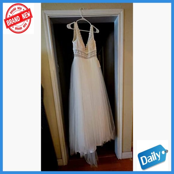 V-Neck Lace A-Line Wedding Dress with Tulle Layers Floor Length - Picture 6 of 7